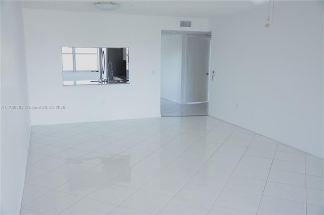 empty room featuring light tile patterned floors and visible vents