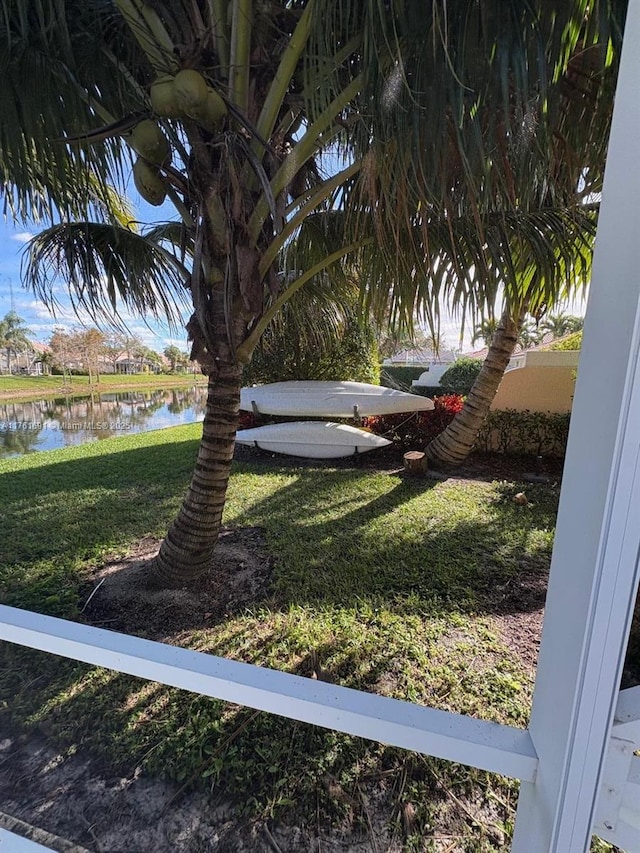 view of yard featuring a water view