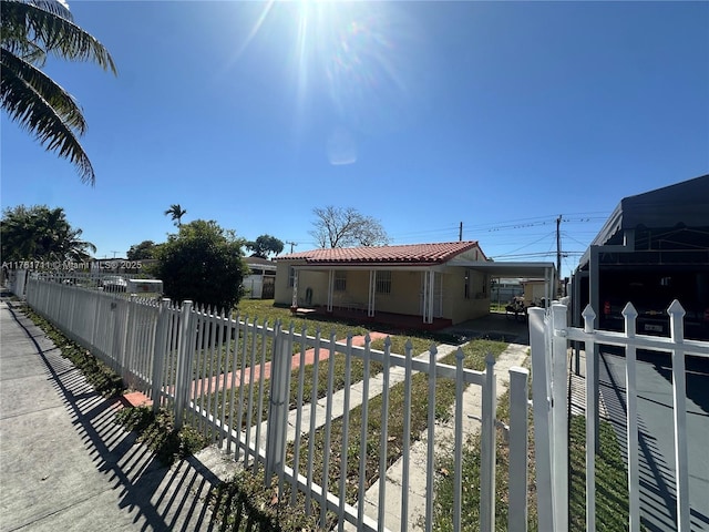 view of front of property with a fenced front yard