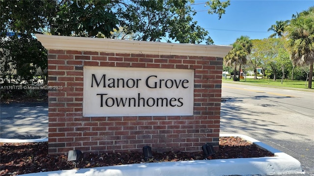 view of community / neighborhood sign