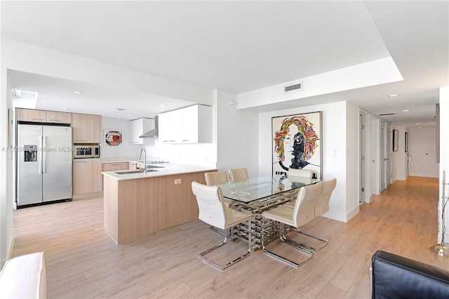 dining space featuring recessed lighting, visible vents, and light wood-type flooring