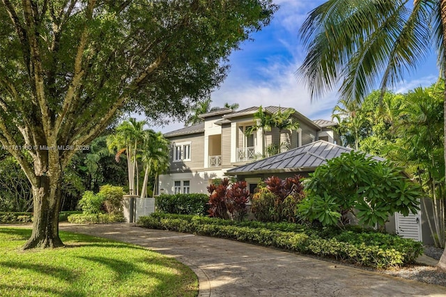 view of front of property with a front lawn, metal roof, and a standing seam roof