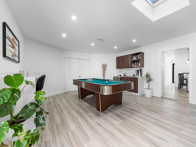 rec room featuring visible vents, recessed lighting, light wood-style floors, pool table, and indoor wet bar