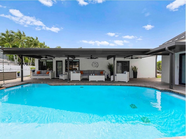 view of swimming pool featuring a fenced in pool, an outdoor hangout area, and a patio area