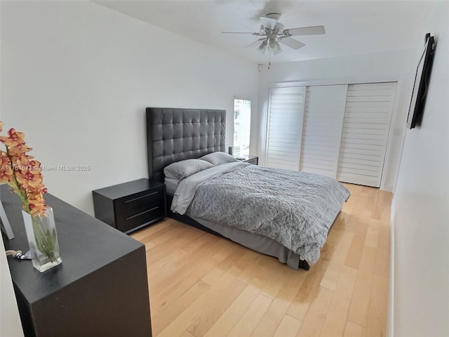 bedroom featuring light wood-type flooring and a ceiling fan