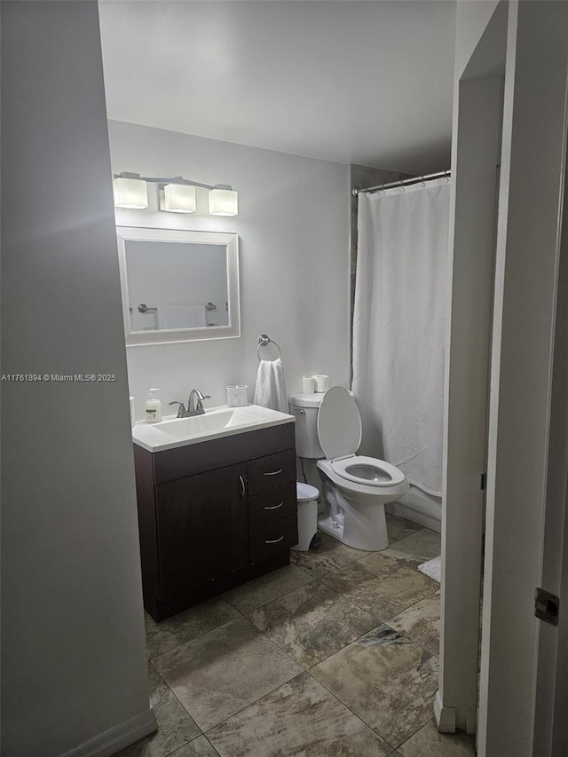 bathroom with vanity, a shower with shower curtain, and toilet