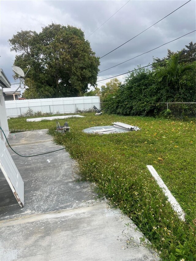 20 NE 215th St, Miami Gardens, FL 33179 - view of yard featuring fence