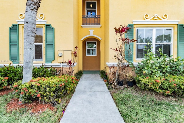 property entrance featuring stucco siding