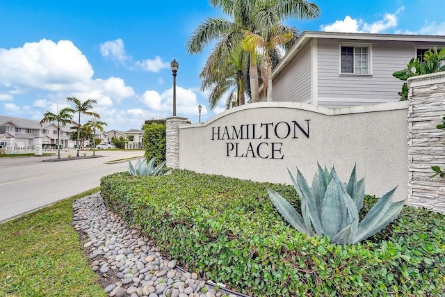 community / neighborhood sign with a residential view