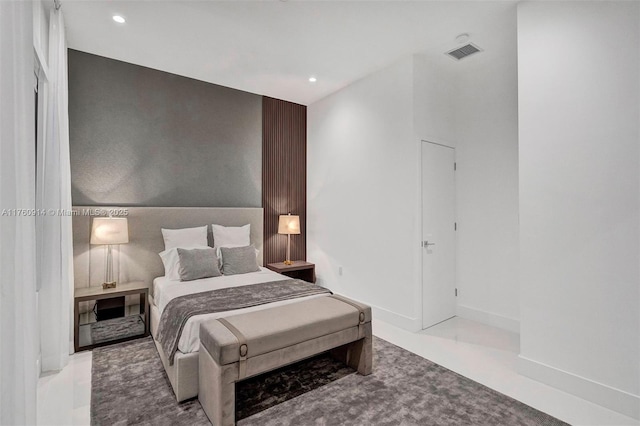 bedroom featuring recessed lighting, visible vents, baseboards, and an accent wall