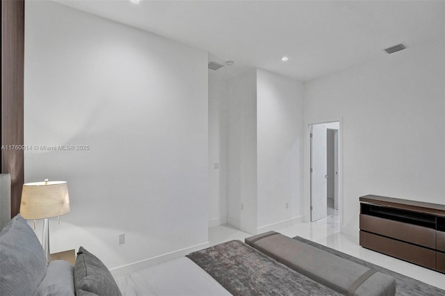 bathroom with visible vents, recessed lighting, and baseboards