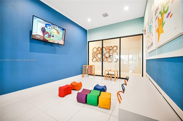 3489 W 110th Ter, Hialeah, FL 33018 - workout area with recessed lighting, ceiling fan, and baseboards