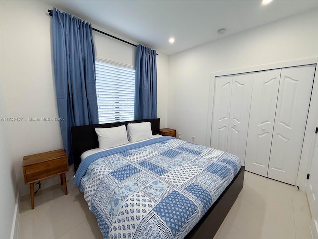 bedroom with recessed lighting and a closet