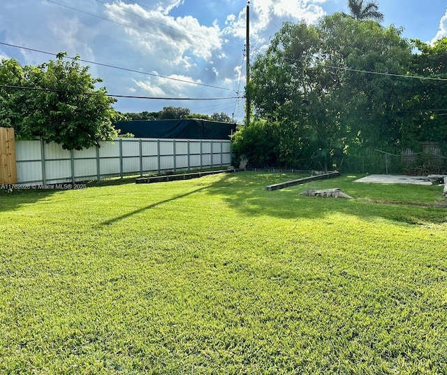 view of yard featuring fence