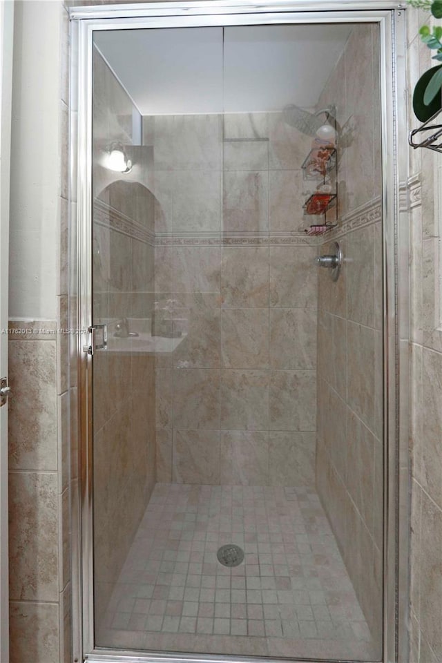 full bathroom featuring a stall shower