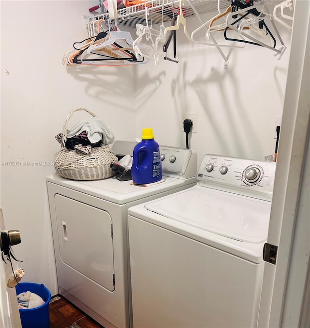 washroom with laundry area and independent washer and dryer