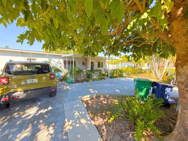 single story home featuring a porch