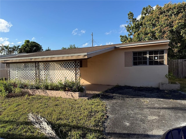 view of front of home with fence and stucco siding