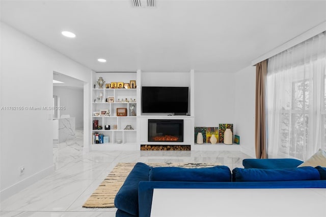 living room featuring visible vents, marble finish floor, a glass covered fireplace, recessed lighting, and baseboards