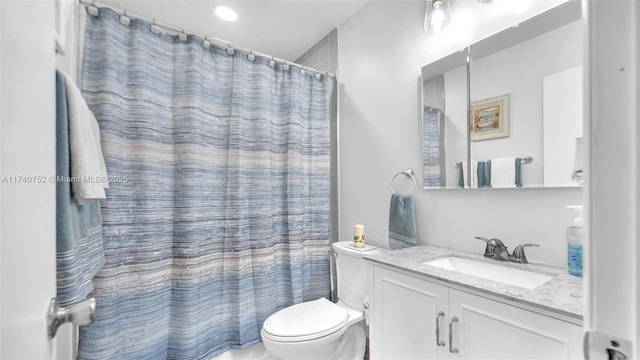 bathroom with a shower with curtain, toilet, and vanity