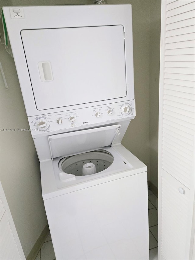 3300 NE 191st St Unit 609, Aventura, FL 33180 - laundry area featuring laundry area and stacked washing maching and dryer