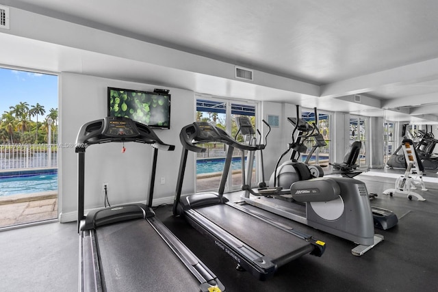 exercise room with visible vents and baseboards