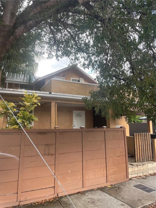 view of front of house with a fenced front yard and stucco siding