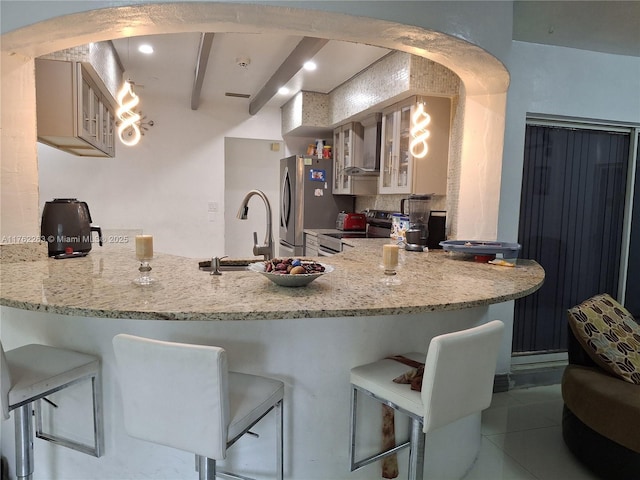 4511 Queen Palm Ln, Tamarac, FL 33319 - kitchen with appliances with stainless steel finishes, a sink, wall chimney range hood, a peninsula, and a breakfast bar