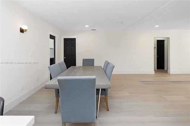 dining room with recessed lighting, baseboards, and light wood finished floors