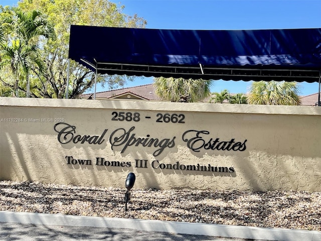 view of community / neighborhood sign