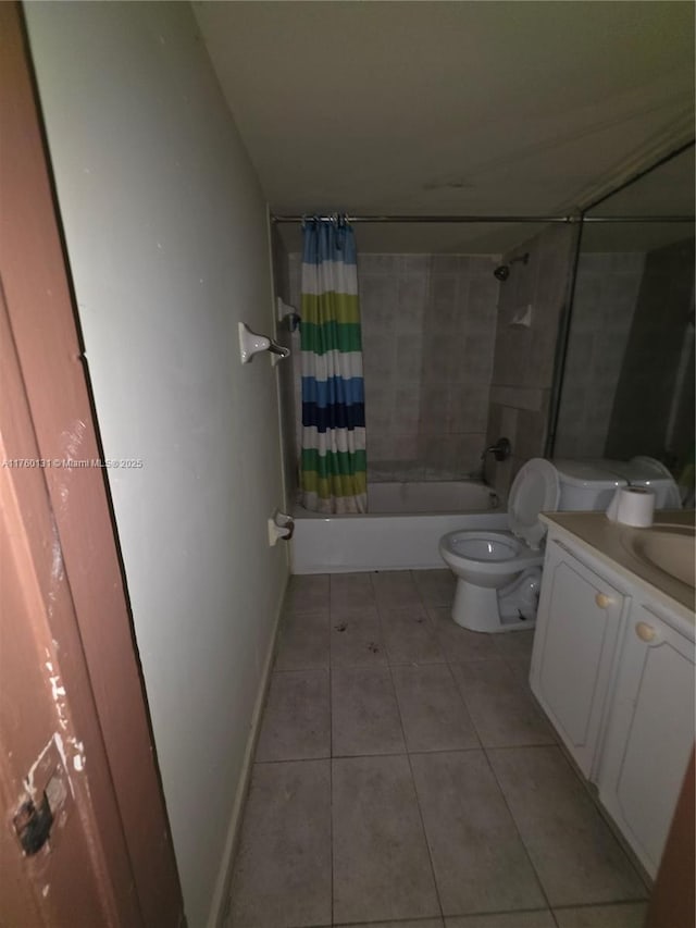 bathroom with baseboards, toilet, shower / tub combo, tile patterned floors, and vanity