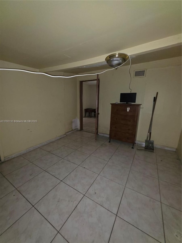 spare room featuring light tile patterned floors and visible vents