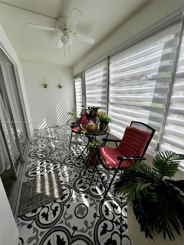 sunroom / solarium with a ceiling fan