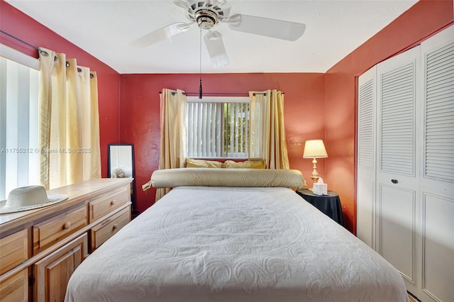 bedroom with a ceiling fan and a closet