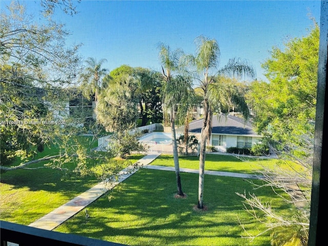 view of property's community featuring a yard