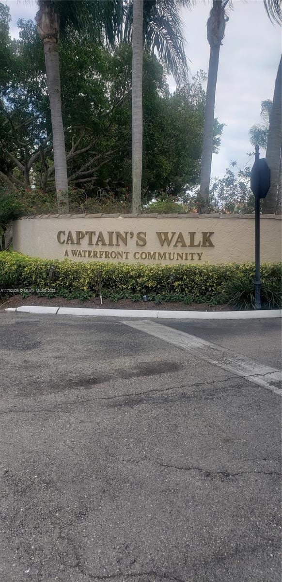 view of community / neighborhood sign