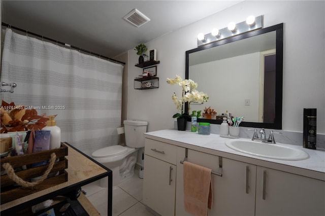 full bath featuring tile patterned flooring, visible vents, toilet, a shower with curtain, and vanity