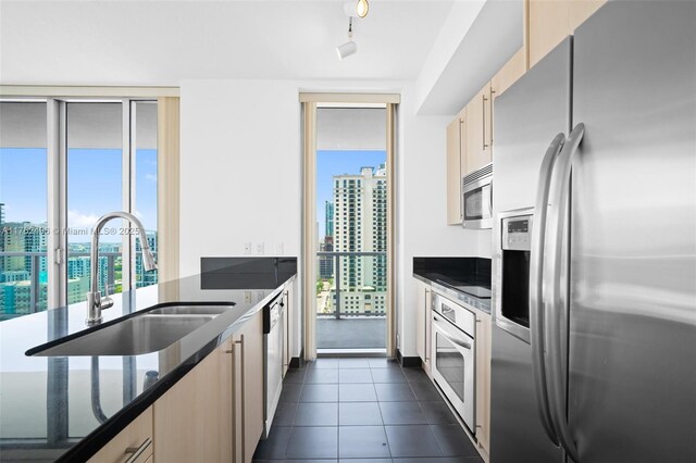 79 SW 12th St Unit 2512-S, Miami, FL 33130 - photo 4