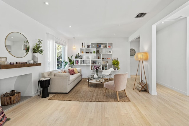 living room featuring visible vents, recessed lighting, baseboards, and wood finished floors