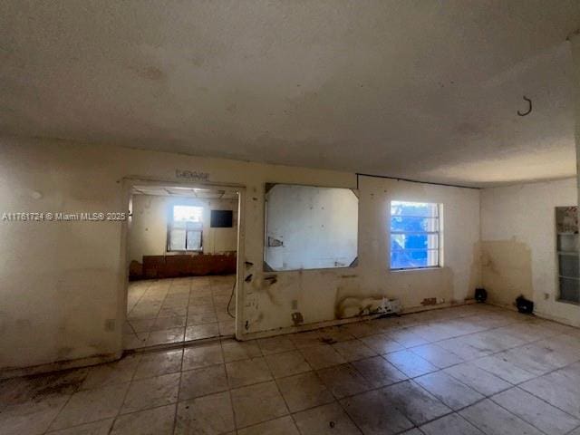 spare room featuring a textured ceiling