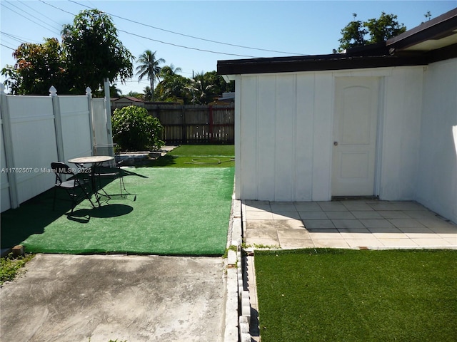 view of yard featuring a patio and fence