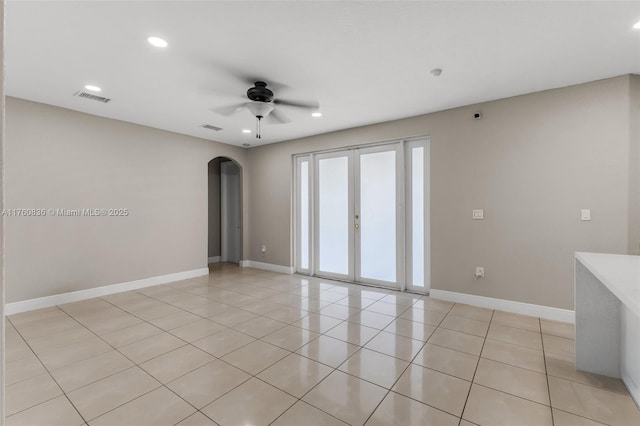 empty room with a ceiling fan, arched walkways, visible vents, and recessed lighting