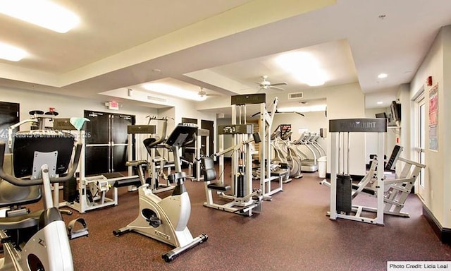 gym with visible vents, recessed lighting, and a ceiling fan