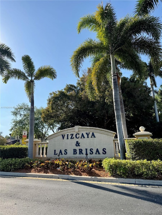 view of community / neighborhood sign