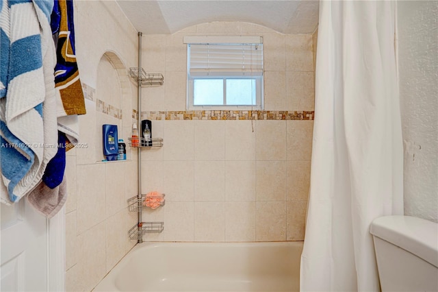 bathroom featuring toilet and shower / bath combo