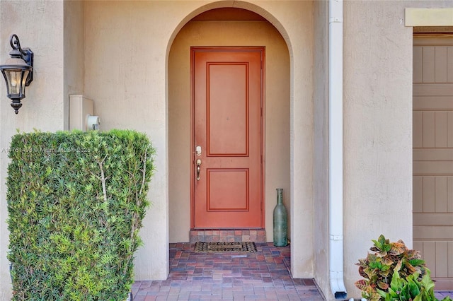 view of exterior entry with stucco siding