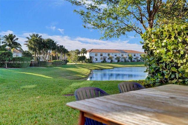 view of yard featuring a water view