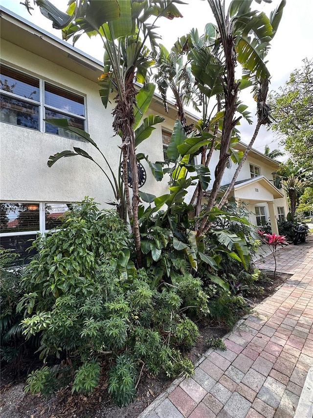 530 NE 15th Ct Unit 1, Fort Lauderdale, FL 33304 - view of property exterior with stucco siding