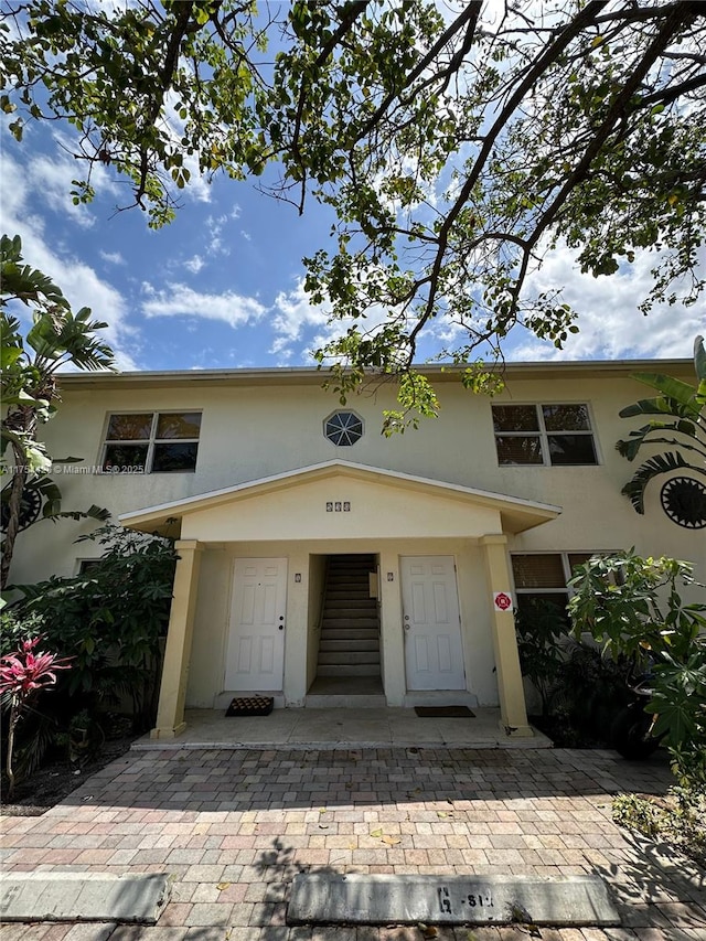 530 NE 15th Ct Unit 1, Fort Lauderdale, FL 33304 - townhome / multi-family property featuring stucco siding