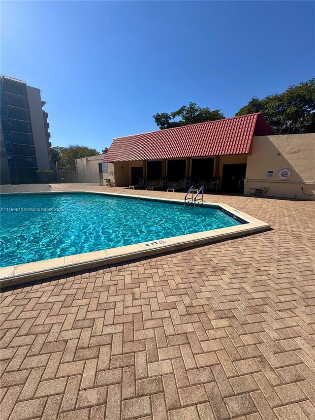 3101 N Country Club Dr Unit 209, Aventura, FL 33180 - view of pool